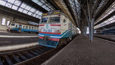 В Украине могут прекратить междугороднее и железнодорожное сообщение
