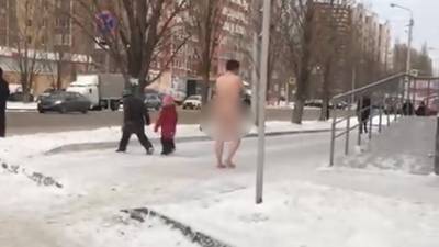 По улицам Уфы разгуливал грустный голый мужчина