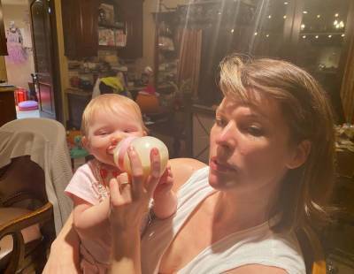Мимимишность зашкаливает: Милла Йовович показала первые шаги 9-месячной дочери
