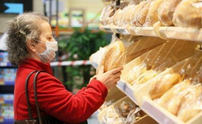Примета бедности: Россия переходит на хлеб и воду