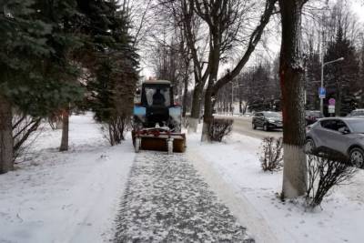 В Йошкар-Оле продолжается уборка улиц от снега