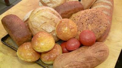 Стремительно беднеющие россияне перешли на хлеб