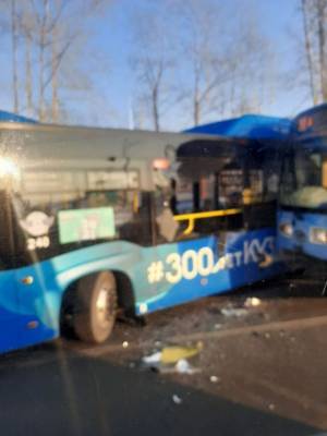 В Кемерове произошла авария с новым автобусом и трамваем