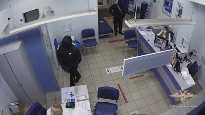 Разбойное нападение на банк в Вологде попало на видео