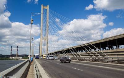 В Киеве ограничат движение на эстакаде Южного моста