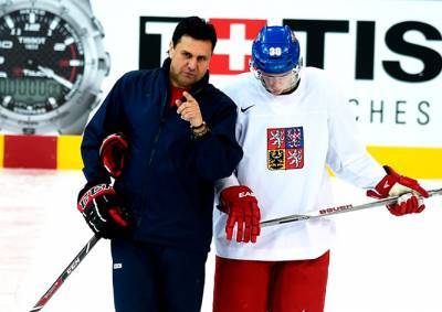 Главный тренер сборной Чехии по хоккею подал в отставку из-за скандала с получением взяток