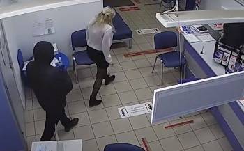 Появилось видео ограбления банка в Вологде