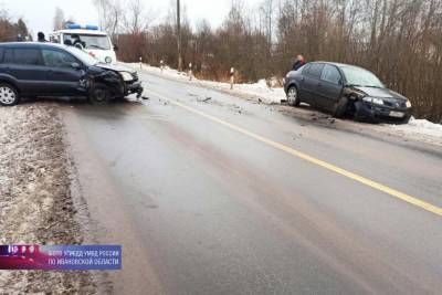 В Ивановской области столкнулись две иномарки - пострадала пассажир