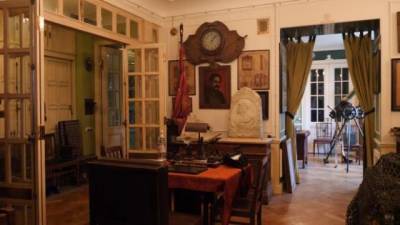 Петербургский коллекционер сделал из своей квартиры музей советской эпохи