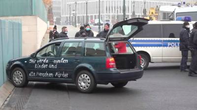 В Берлине отпустили водителя, протаранившего ворота офиса Меркель