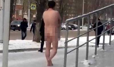 В Уфе задержали мужчину, гуляющего по улице голым
