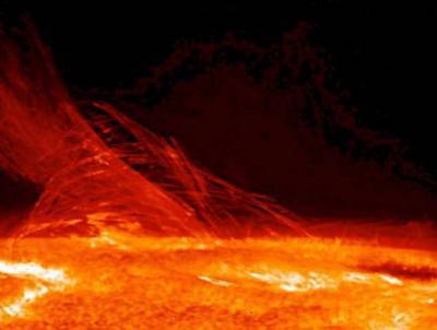 Ученые обнаружили на обратной стороне Солнца большое пятно (Фото)