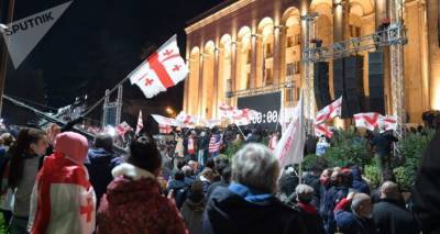 Кризис в Грузии: оппозиция бойкотирует, но претендует на госфинансирование