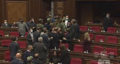 Перепалка депутатов в парламенте Армении: вызвали службу безопасности