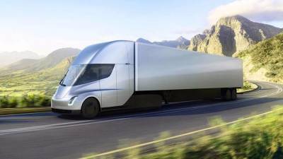 Электрогрузовик Tesla Semi сможет проезжать до тысячи километров