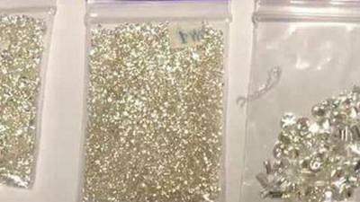 Спрятали бриллианты в трусах: в Киеве на таможне поймали контрабандистов