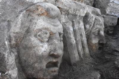 В Турции археологи обнаружили древние мифологические маски из театра