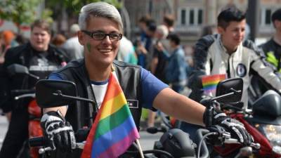 Мартин Фиц - Бундесвер выплатит по 3000 евро уволенным в запас представителям ЛГБТ - polit.info - Германия