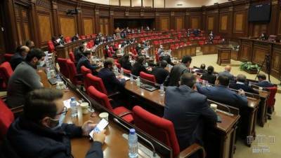 Парламент Армении отказался отменять режим военного положения в стране