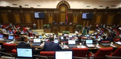 Никола Пашинян - Артур Саркисян - Парламент Армении выступил против отмены военного положения - news-front.info - Армения