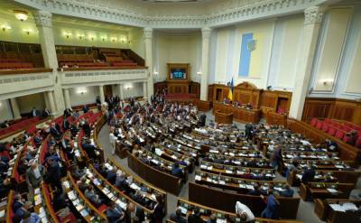 Это хуже решений Януковича в 2014 году: как депутаты "решают" Конституционный кризис?