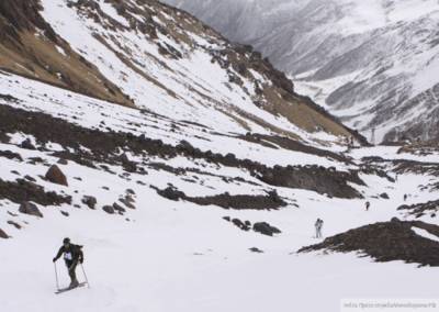 Молодой лыжник разбился о камни при спуске с горы в Кемерово
