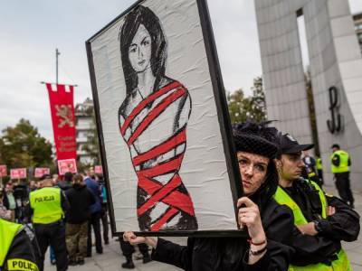 Европарламент поддержал антиправительственные протесты в Польше