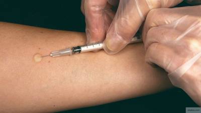 РПФИ предложил скомбинировать уколы вакцин AstraZeneca и "Спутник V"
