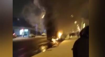 Огнем охвачен весь салон: в центре Ярославля полыхает автобус. Видео