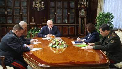 Лукашенко наделил дополнительными правами своих уполномоченных в областях и Минске