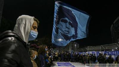 Столкновения между фанатами Марадоны и полицией вспыхнули в Буэнос-Айресе