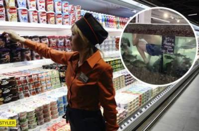 В Херсоне полуобнаженный парень забрался в супермаркете в аквариум с рыбой. ВИДЕО