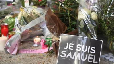 Во Франции суд обвинил еще 4 школьников в деле убийства учителя