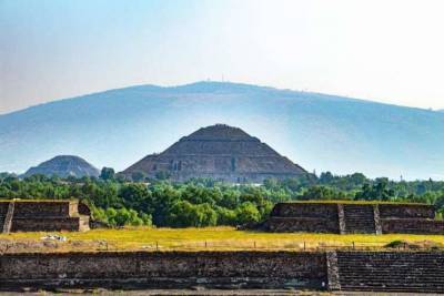 В Южной Америке обнаружена гигантская фигура ацтека-воина (Видео)