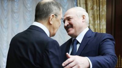 Эксперт объяснил, зачем Москва упорно «поддерживает» Лукашенко «в...