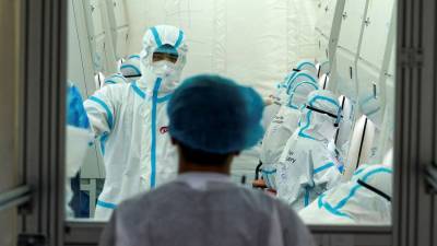 В Китае за сутки выявили 13 случаев заражения коронавирусом