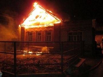 В Цильнинском районе горел частный дом. Пострадал человек