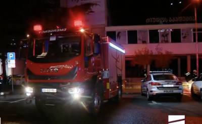 Несколько человек пострадали во время пожара в жилом доме в Тбилиси