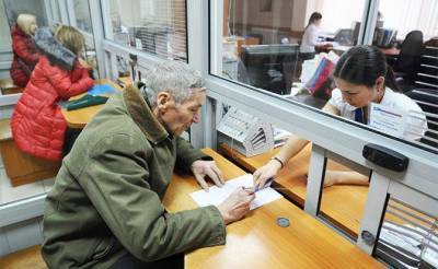 Пенсии российских стариков опять заморозили: Сколько потеряет каждый?
