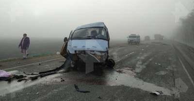Первые кадры с места смертельной аварии с микроавтобусом на Кубани