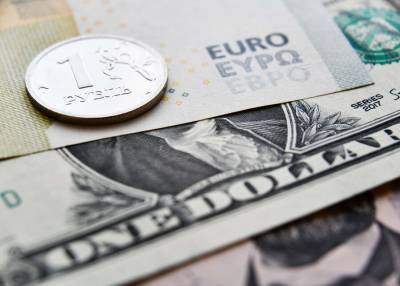 Эксперт рассказал, стоит ли сейчас менять доллары на евро