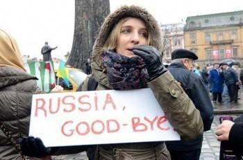 Почти 350 тысяч человек за последние годы уехали из России за границу