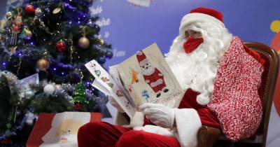 Карантинное Рождество: в Британии Санта-Клаусы приветствуют детей через видеоконференции