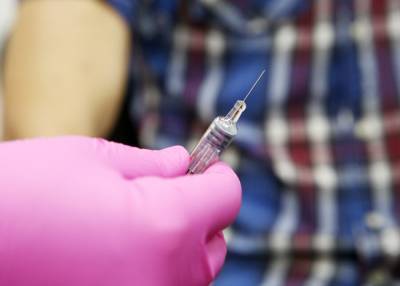Центр "Вектор" создает вакцину сразу от кори и COVID-19
