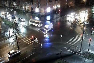 Карета скорой помощи попала в ДТП в Петрозаводске