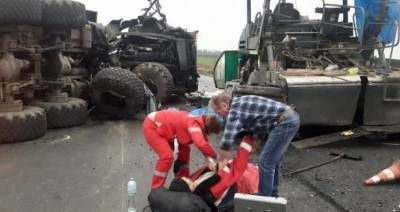 В Украине военный грузовик наехал на бригаду рабочих: двое погибли, двое находятся в больнице