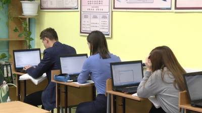 Проверка в школах и продуктовые наборы. Как организован учебный процесс в Ульяновской области