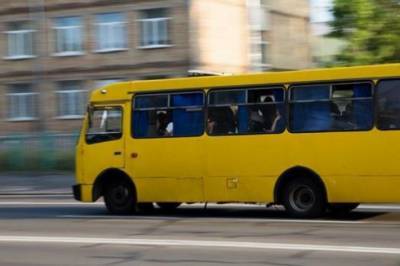 В Киеве водитель маршрутки сломал ногу пассажиру