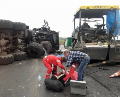 Военный МАЗ снес бригаду дорожных рабочих: Двое погибли