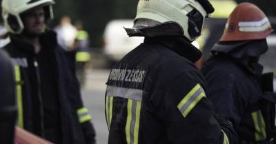В Засулауксе горело производственное здание: на месте ЧП работ 41 спасатель